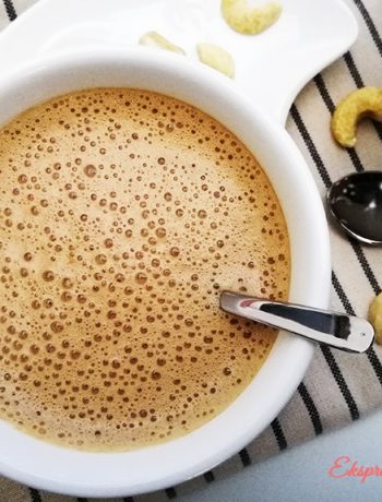 Jedwabiście kremowa kawa z orzechami nerkowca