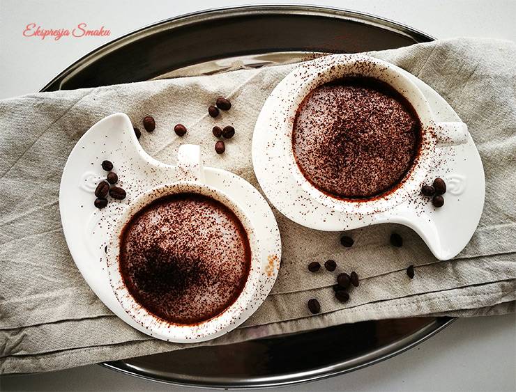 Wegańska gorąca czekolada z dodatkiem kawy